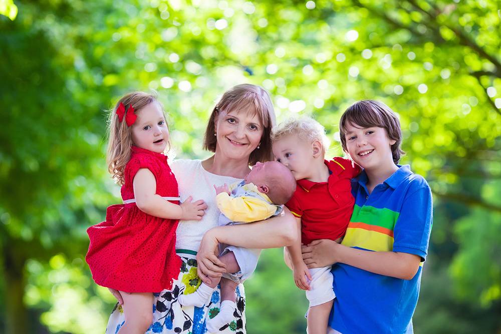 dieses Foto zeigt eine Frau mit Kindern