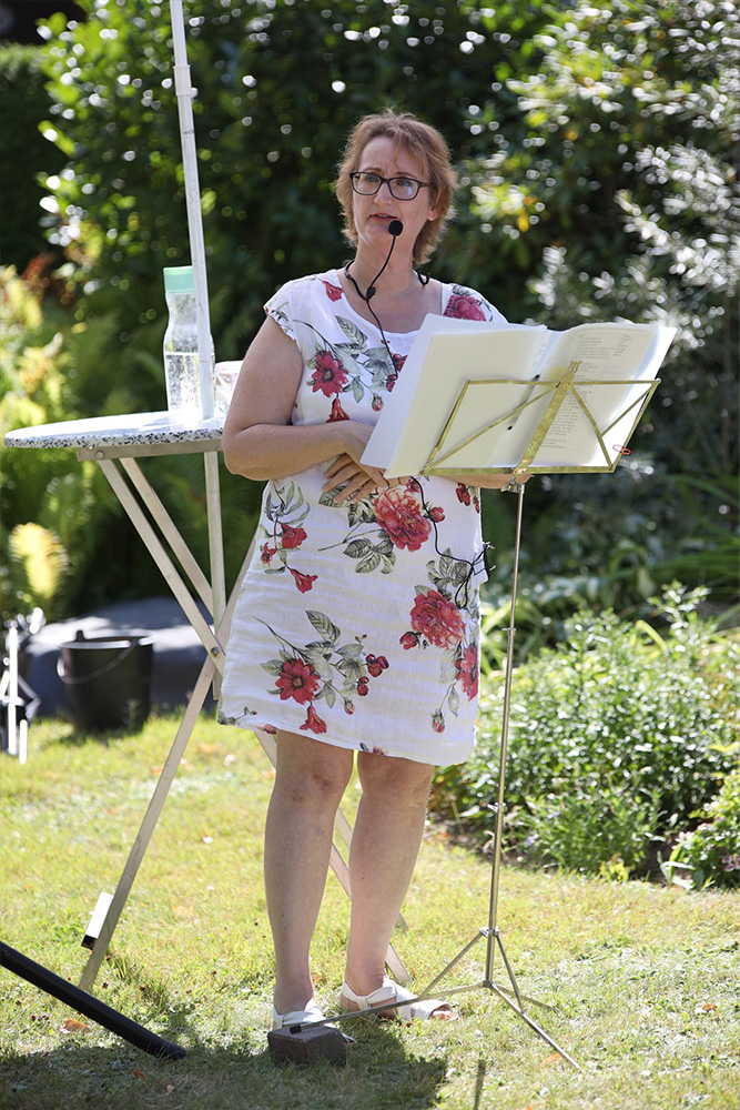 dieses Foto zeigt Angela Schumacher - freie Traurednerin aus Bonn